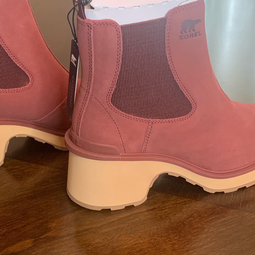 💫HP‼️💫 NWOB SOREL Hi-Line Chelsea Ankle Booties in Cranberry, Size 9.5 - Picture 6 of 8